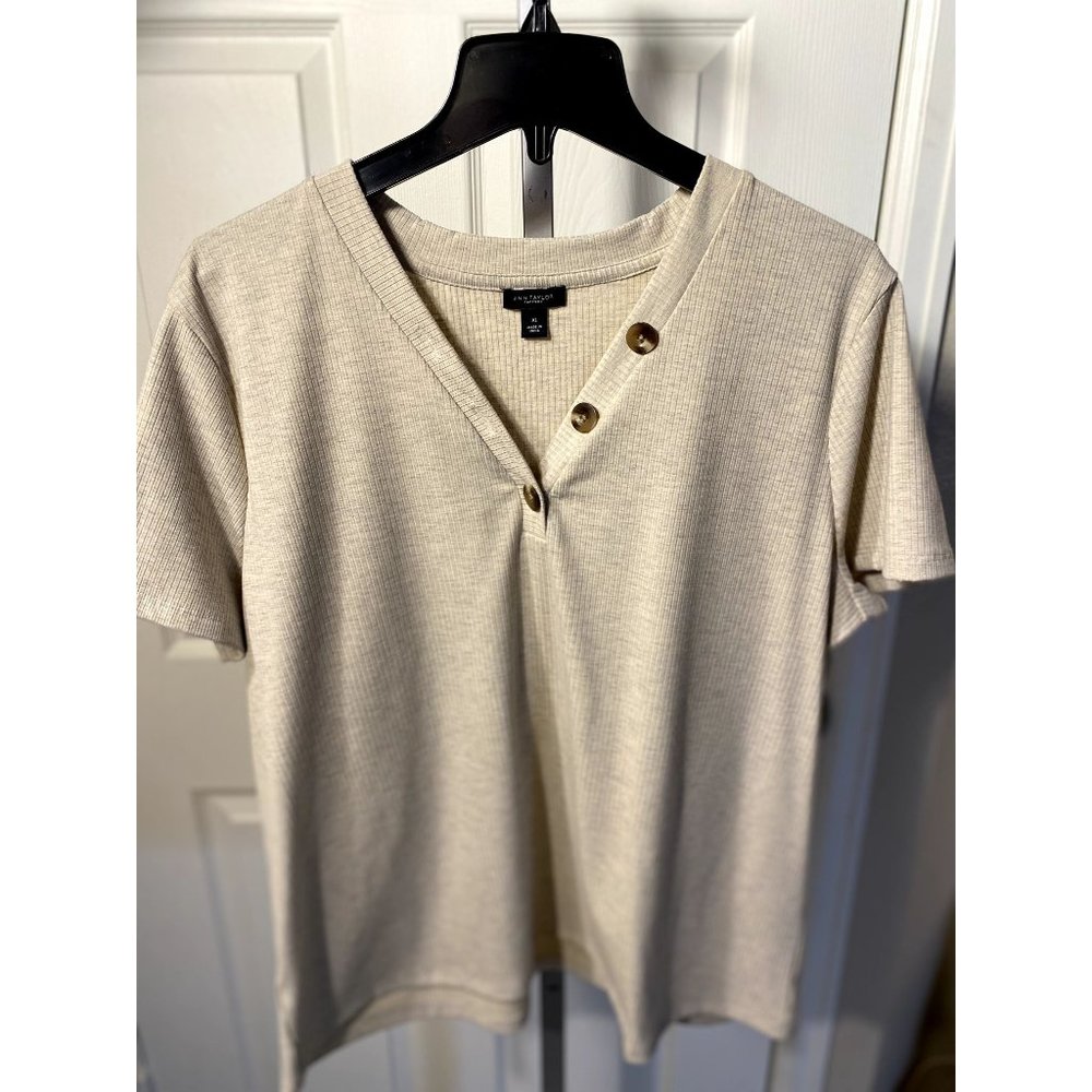 Ann Taylor Light Knit Ladies Top Size XL Tan with V-neck Button front